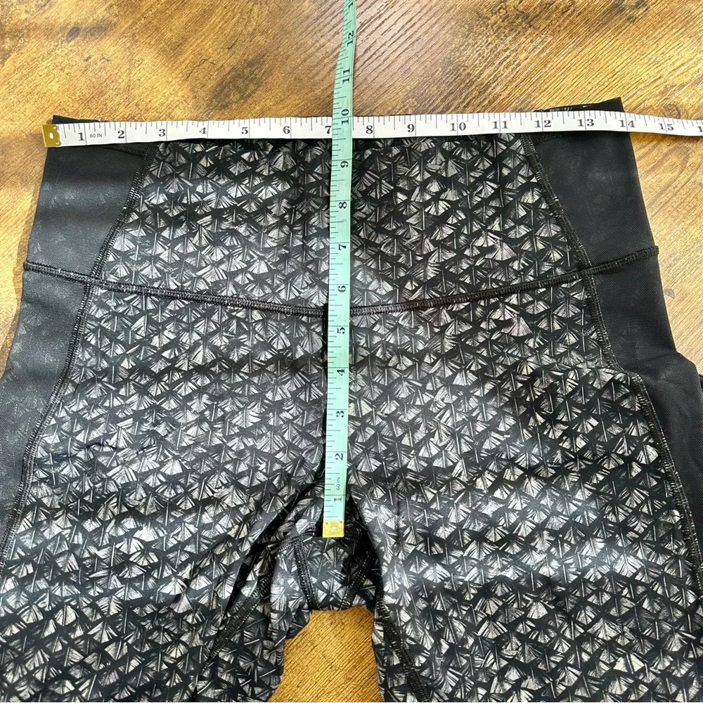 Lululemon Featherlight Light 7/8 Tight, Iridescent Multi Black Luxtreme, 10